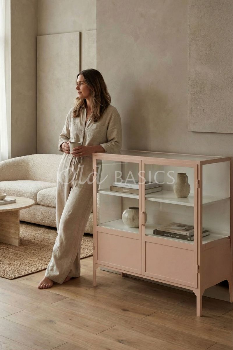 Detail van Apothekerskast Vitrine Powder Peach, 2 deuren, roze, materiaal staal